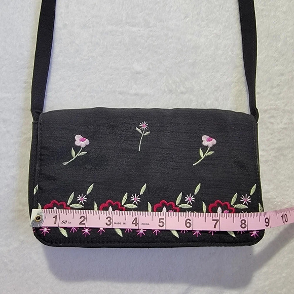 Liz Claiborne Small Satin Black Floral Embroidered Purse Hot Pink Lining - Picture 10 of 12